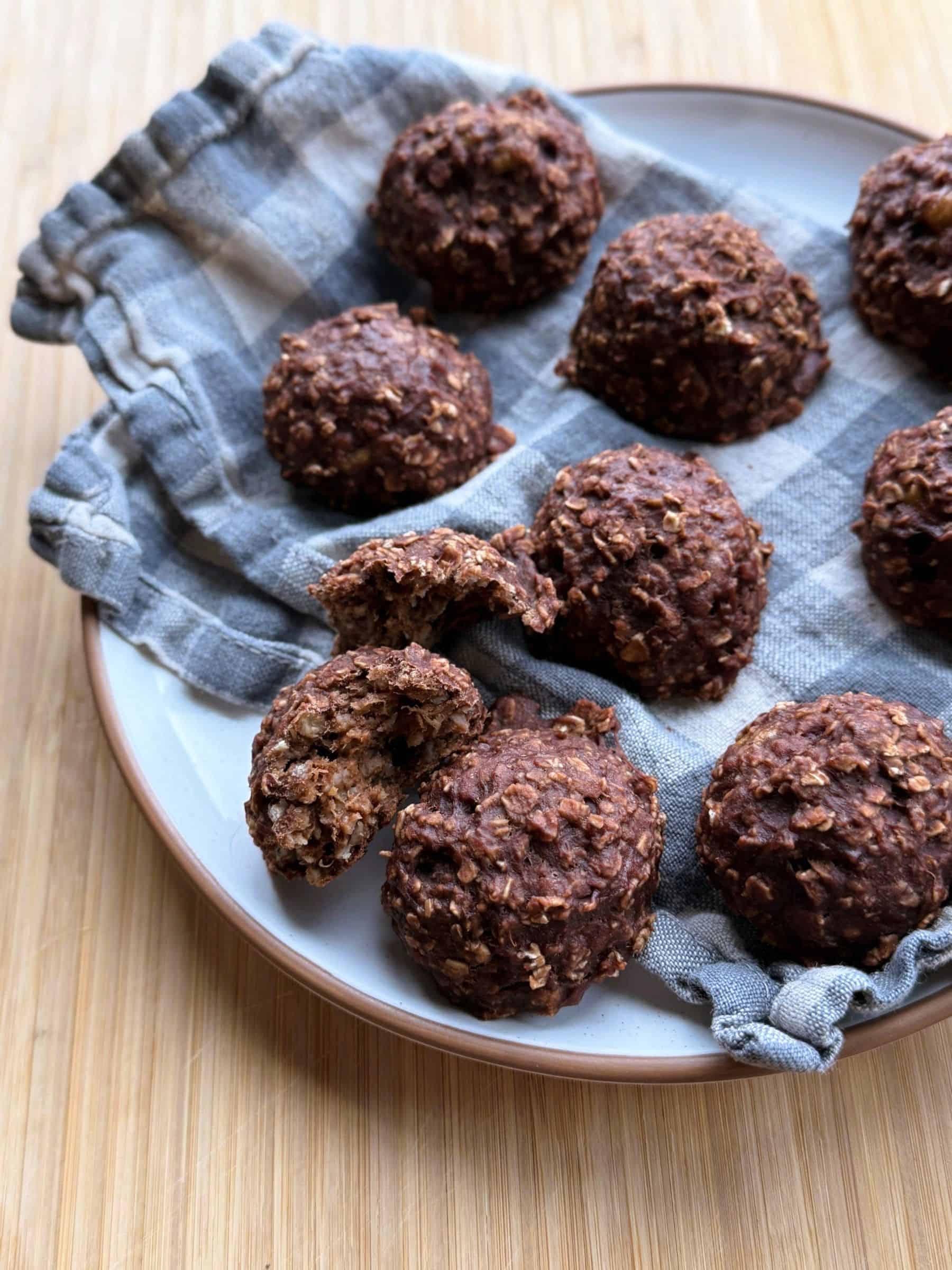 healthy flourless chocolate banana oat cookies